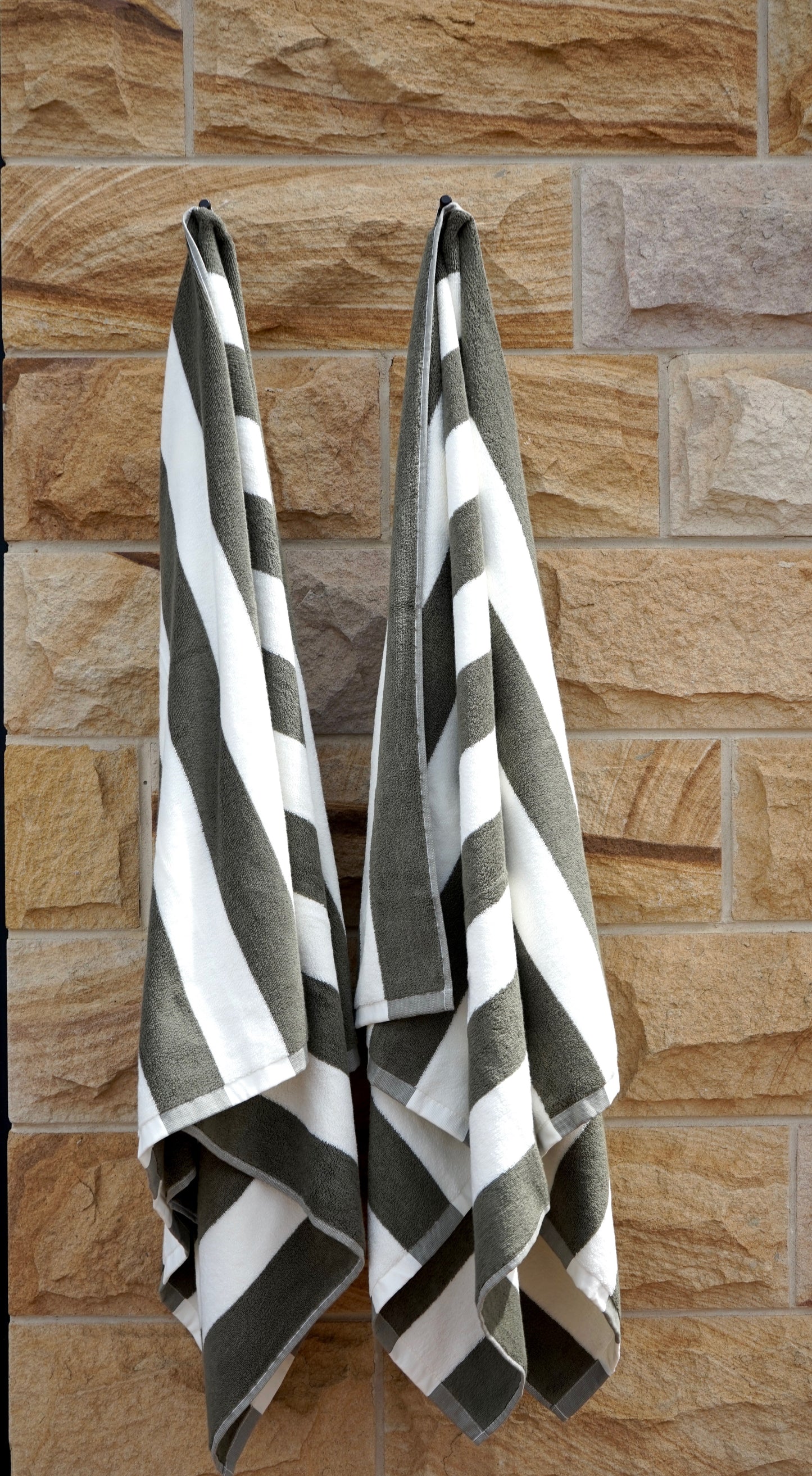 Signature Lon Pool Towel