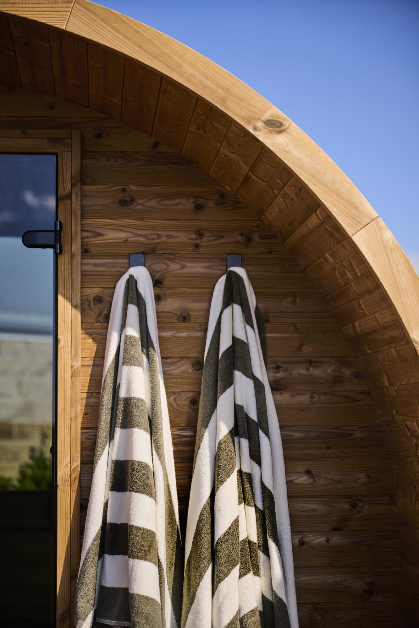 Signature Lon Pool Towel